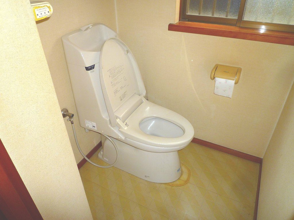 ２階戸建　賃貸用リフォーム【やねきハウスのリフォーム】：トイレ